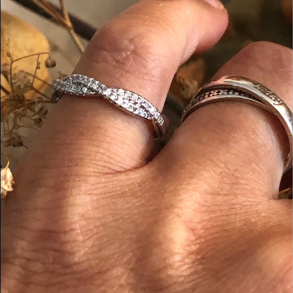 !🌹14K White Gold Infinity Twist Band🌹 - Picture 4 of 8